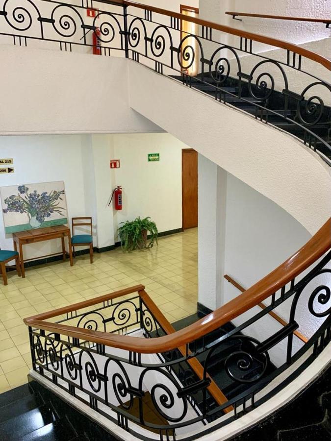 Hotel Capri De Leon Mexico Eksteriør billede
