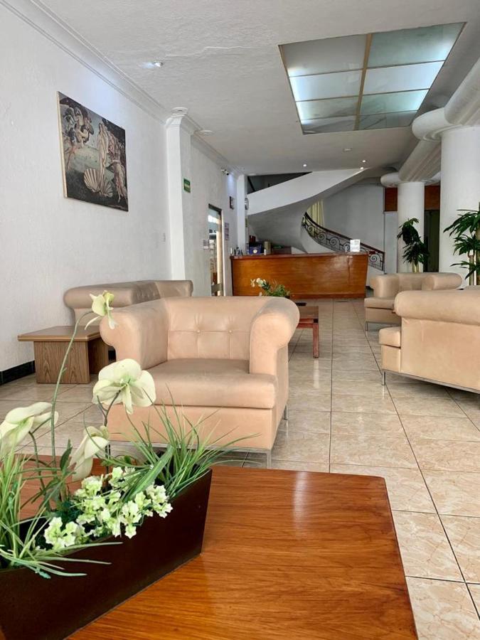 Hotel Capri De Leon Mexico Eksteriør billede